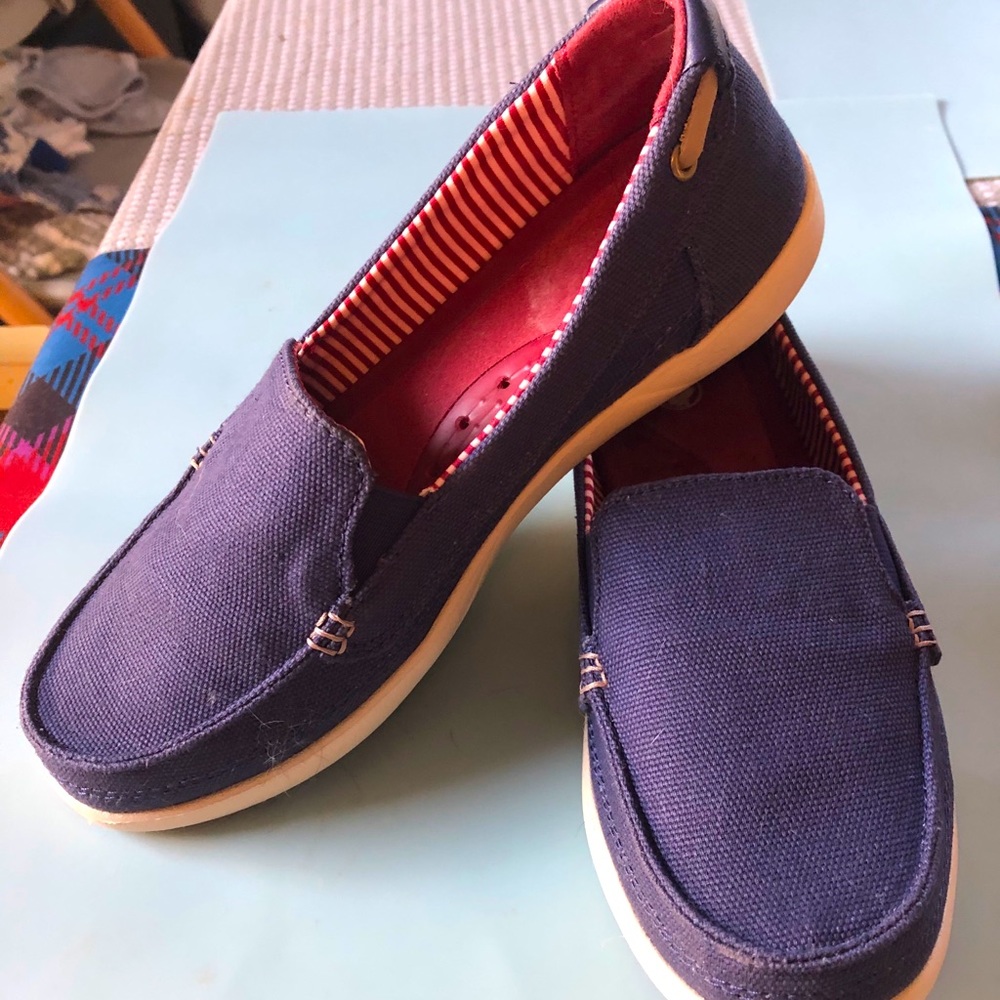 Croc women size 6 loafers Navy